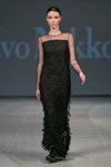 Desfile de Ivo Nikkolo — Riga Fashion Week SS15 (looks: vestido de noche negro)