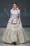 Modenschau von Ivo Nikkolo — Riga Fashion Week SS15 (Looks: grauer Blazer, graues Kleid)