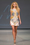 Desfile de M-Couture — Riga Fashion Week SS15 (looks: vestido corto estampado)