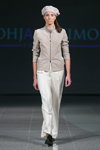 Показ Pohjanheimo — Riga Fashion Week SS15 (наряды и образы: белые брюки, бежевый жакет)
