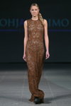 Показ Pohjanheimo — Riga Fashion Week SS15 (наряди й образи: коричнева мереживна сукня максі)