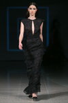 Pokaz Red Salt — Riga Fashion Week SS15 (ubrania i obraz: suknia wieczorowa z dekoltem czarna)