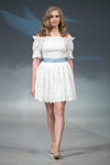 Modenschau von Skladnova — Riga Fashion Week SS15 (Looks: weißes Kleid)