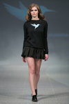 Pokaz Skladnova — Riga Fashion Week SS15 (ubrania i obraz: pulower czarny, spódnica mini czarna)