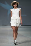 Показ Skladnova — Riga Fashion Week SS15 (наряды и образы: белое платье)