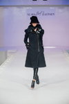 У Будинку Моди Slava Zaitsev відкрили новий модний сезон (наряди й образи: чорна капелюх, чорне пальто, чорні ботильйони)