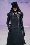 В Доме Моды Slava Zaitsev открыли новый модный сезон (наряды и образы: чёрная шляпа, чёрное пальто)