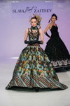 У Будинку Моди Slava Zaitsev відкрили новий модний сезон (наряди й образи: чорні рукавички, квіткова різнокольорова вечірня сукня)
