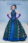У Будинку Моди Slava Zaitsev відкрили новий модний сезон (наряди й образи: фіолетові рукавички, сіня вечірня сукня)