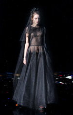 Модный проект "Ассоциации" в Царском Селе: Янис Чамалиди (наряды и образы: чёрное свадебное платье, чёрная фата)