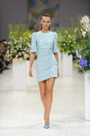 Pokaz Andre Tan — Ukrainian Fashion Week SS15 (ubrania i obraz: sukienka mini błękitna, półbuty błękitne)