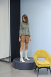 Präsentation von BEVZA — Ukrainian Fashion Week SS15 (Looks: weiße Stiefel, hautfarbene Shorts, gestreifter Pullover)