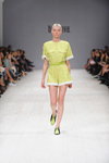 Pokaz BOBKOVA — Ukrainian Fashion Week SS15 (ubrania i obraz: kombinezon żółty, rzemień sałatkowy, blond (kolor włosów))