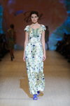 Modenschau von Iryna DIL’ — Ukrainian Fashion Week SS15 (Looks: Kleid mit Blumendruck)