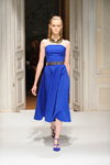 Pokaz Anastasiia Ivanova — Ukrainian Fashion Week SS15 (ubrania i obraz: sukienka midi niebieska, półbuty niebieskie)