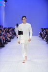Modenschau von Jean Gritsfeldt — Ukrainian Fashion Week SS15 (Looks: weißer Pullover, weiße Hose)