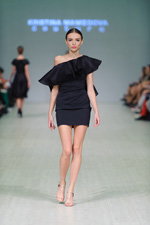 Показ KRISTINA MAMEDOVA — Ukrainian Fashion Week SS15 (наряди й образи: чорна коктейльна сукня міні, бежеві босоніжки)