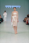 Pokaz KRISTINA MAMEDOVA — Ukrainian Fashion Week SS15 (ubrania i obraz: sukienka beżowa, pasek biały)