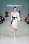 Pokaz KRISTINA MAMEDOVA — Ukrainian Fashion Week SS15 (ubrania i obraz: sukienka biała, pasek czarny)