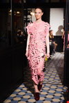 Desfile de Litkovskaya — Ukrainian Fashion Week SS15 (looks: vestido rosa)