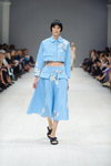 Modenschau von POUSTOVIT — Ukrainian Fashion Week SS15 (Looks: himmelblauer Damen Anzug (Blazer, Rock))