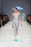 Pokaz Yana Chervinska — Ukrainian Fashion Week SS15 (ubrania i obraz: skarpetki białe, sukienka srebrna)