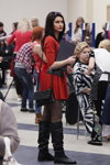 Фантазийный макияж — Золотой подснежник 2014 (наряды и образы: красное платье, чёрные колготки, чёрная сумка, чёрные сапоги)