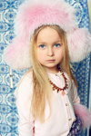 Имиджевая фотосессия новой коллекции Kaminsky Kids (наряды и образы: розовая шапка-ушанка)