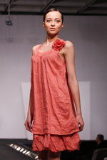 coral (looks: coral dress)