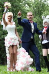 Аліса й Кролик в мінському парку (наряди й образи: біла фата, біла весільна сукня)