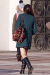 Мороз и солнце. Зимняя уличная мода в Минске (наряды и образы: чёрные сапоги, зеленое пальто)