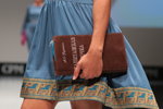 Показ одежды "Анна Чапман" — выставка CPM SS16