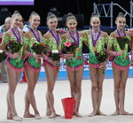 юниорская сборная Беларуси в групповых упражнениях. Церемония награждения юниорок на Чемпионате Европе (Минск 2015)