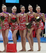юниорская сборная России в групповых упражнениях. Церемония награждения юниорок на Чемпионате Европе (Минск 2015)