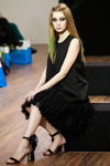 Презентація SO NUMBER ONE — Aurora Fashion Week Russia SS16 (наряди й образи: чорна сукня, чорні босоніжки)
