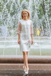 Modenschau von BelLegProm 2015 (Looks: weißes Kleid, weiße Pumps)