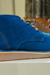 Kildare. Шоу-рум бразильской обуви: Democrata, Kildare, Rider и Sapatoterapia (наряды и образы: замшевые синие ботинки)
