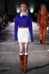 Desfile de Designers Remix — Copenhagen Fashion Week AW15/16 (looks: jersey violeta, falda blanca corta, botas marrónes, calcetines largos blancos)