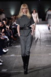Desfile de Designers Remix — Copenhagen Fashion Week AW15/16 (looks: jersey gris, cinturón negro, pantalón de rayas gris, botas negras)