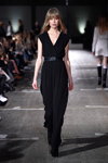Desfile de Designers Remix — Copenhagen Fashion Week AW15/16 (looks: vestido negro)