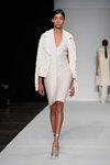 Показ Fashion Hong Kong — Copenhagen Fashion Week AW15/16 (наряды и образы: белое облегающее платье, серебряные туфли)