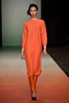 Desfile de Fonnesbech — Copenhagen Fashion Week AW15/16 (looks: vestido naranja, pantalón naranja)