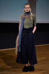 Показ Freya Dalsjø — Copenhagen Fashion Week AW15/16 (наряды и образы: меховый шарф, меховые тапочки, топ цвета хаки)