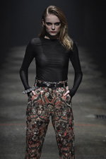 Показ Ganni — Copenhagen Fashion Week AW15/16 (наряды и образы: чёрный джемпер)