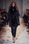 Desfile de Jesper Høvring / Great Greenland — Copenhagen Fashion Week AW15/16 (looks: abrigo negro, pantalón negro)