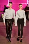 Показ Mads Norgaard — Copenhagen Fashion Week AW15/16 (наряды и образы: полосатая чёрно-белая рубашка, чёрные кожаные брюки, чёрные джинсы, чёрные туфли)