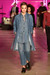 Показ Mads Norgaard — Copenhagen Fashion Week AW15/16 (наряды и образы: джинсовый кардиган, джинсовая рубашка, чёрные ботинки)