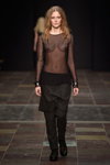 Показ Maikel Tawadros — Copenhagen Fashion Week AW15/16 (наряды и образы: чёрный прозрачный джемпер, чёрные брюки)