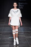 Modenschau von VIA Design — Copenhagen Fashion Week AW15/16 (Looks: weißes Kleid, weiße Pumps, weiße Socken)