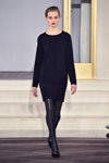 Показ Wolford — Copenhagen Fashion Week AW15/16 (наряды и образы: чёрное платье мини, чёрные плотные колготки, чёрные туфли)